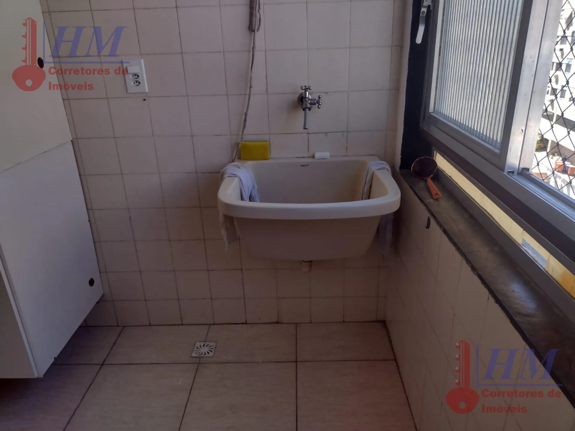 Furnished apartment, 67 m², with a glass-enclosed balcony — photo 10