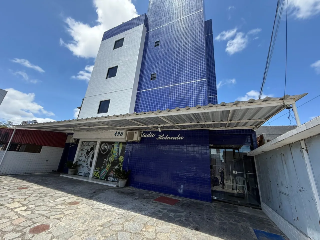 Studio with 1 bedroom and 1 bathroom, no parking