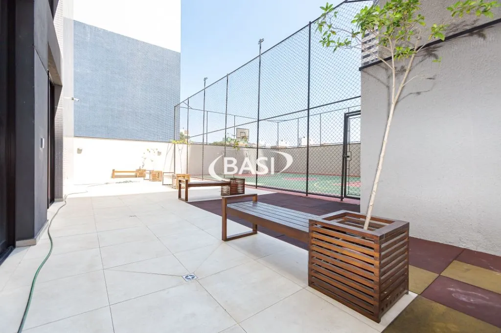 Glass-enclosed balcony in a 3-bedroom apartment, 80 m² — photo 55