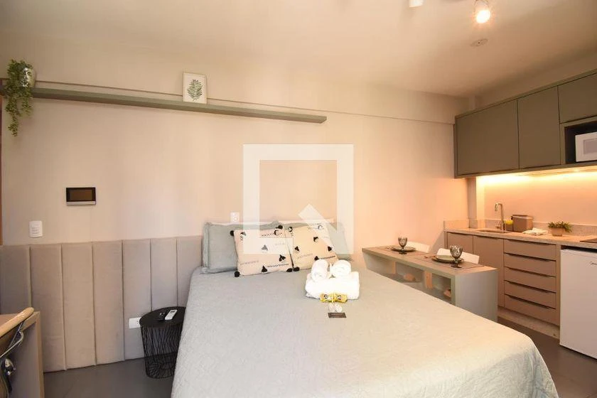 Furnished 1-bedroom apartment with enclosed balcony — photo 11