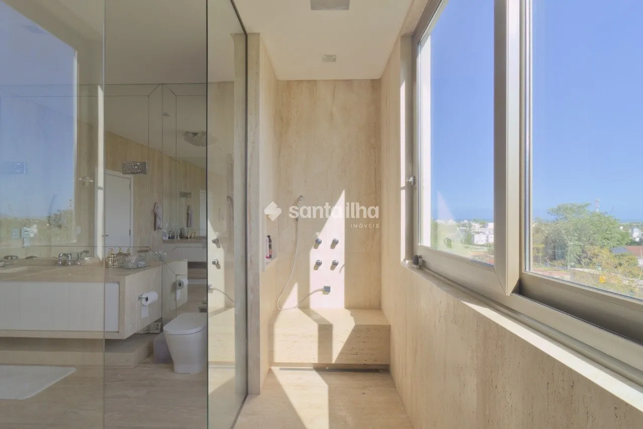 House with 6 en-suite bedrooms and 8 bathrooms, 1350 m² — photo 44