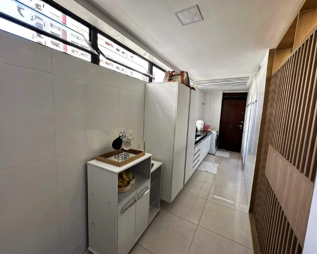 Glass-enclosed balcony in a 3-bedroom apartment, 190 m² — photo 10