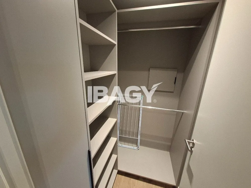 Studio with a glassed-in balcony and open-plan kitchen — photo 201