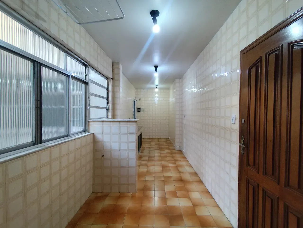 Unfurnished apartment with 2 bedrooms and a washing machine — photo 19