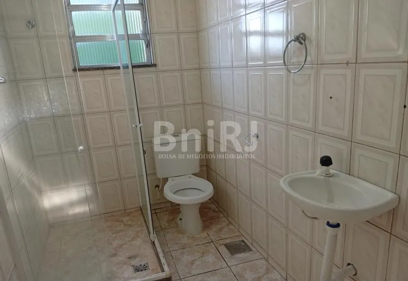 Unfurnished 1-bedroom apartment with glass shower enclosure — photo 6