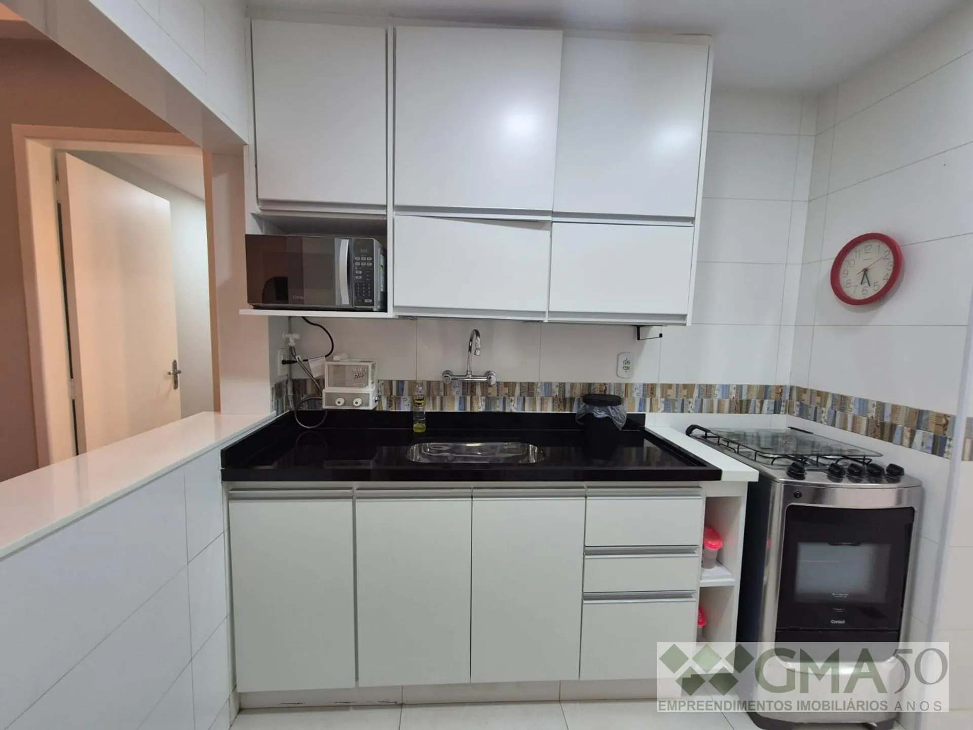 Furnished apartment, 90 m², with wood or laminate floors — photo 11