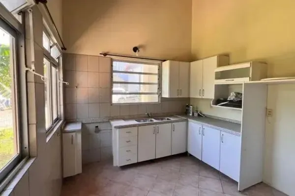 Furnished house with 3 bedrooms and 360 m² — photo 3