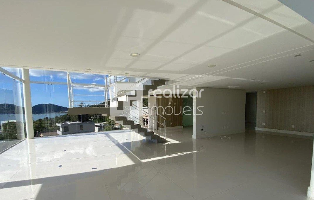 Bañera y 3 dormitorios: casa de 718 m² — photo 18