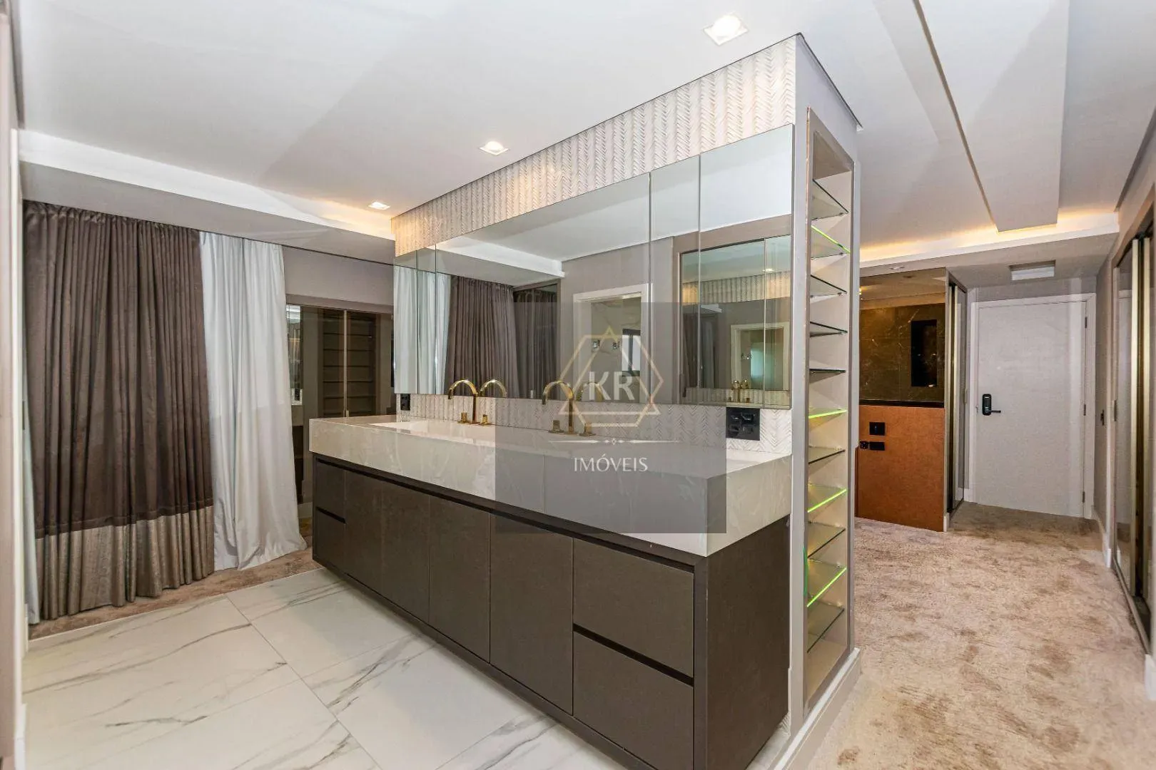 Furnished 272 m² apartment with 3 en-suites and 4 parking — photo 59
