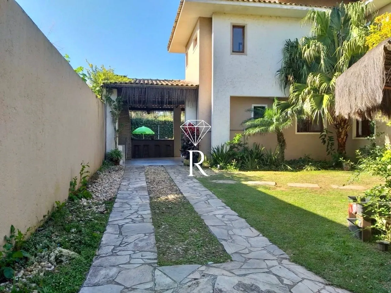 Casa de 6 dormitorios con balcón y parrilla — photo 19