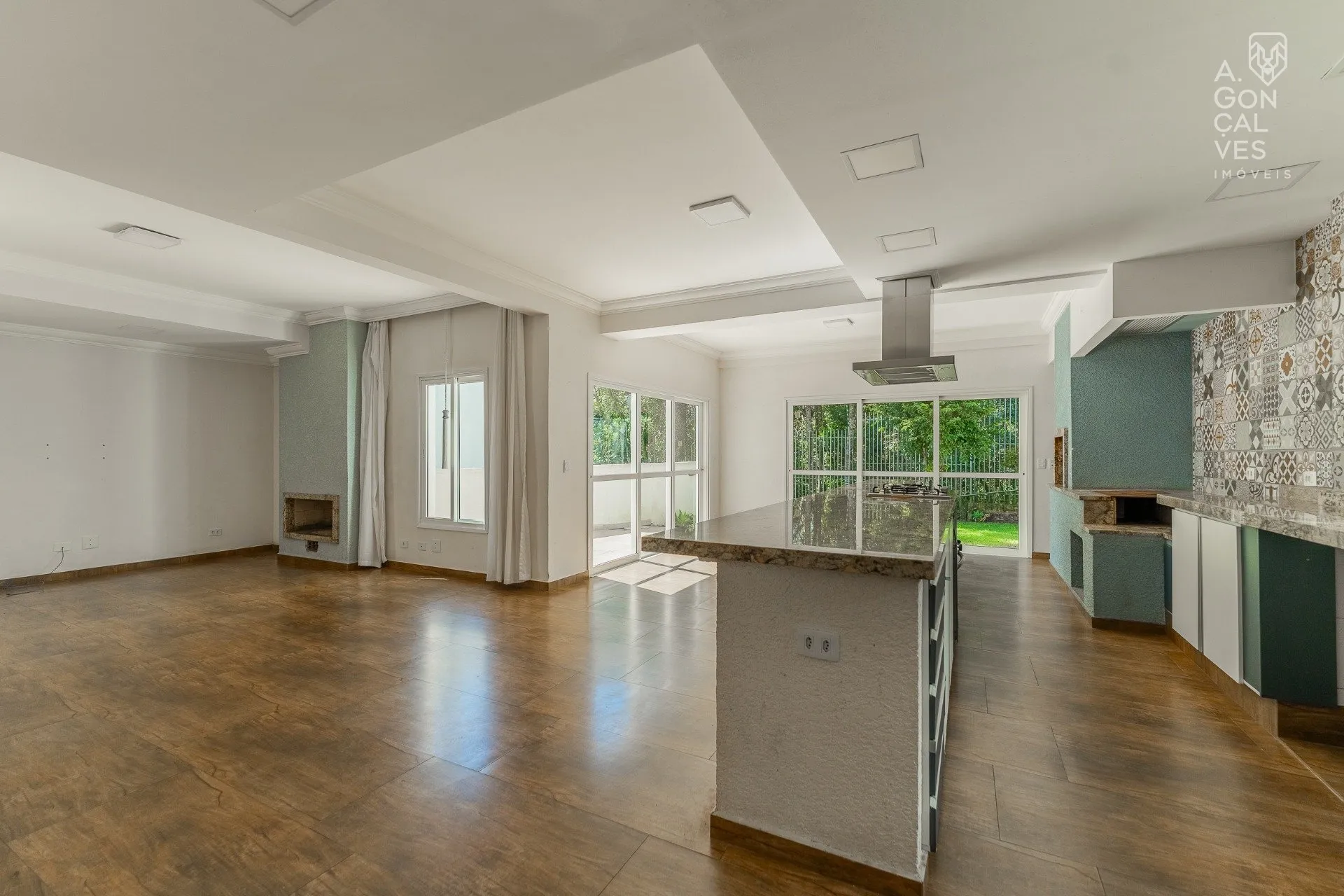 Casa em condomínio com 4 quartos e cozinha integrada