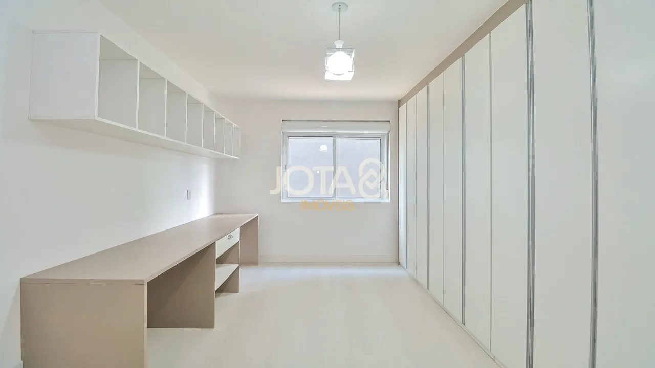House with 3 bedrooms and an open-plan kitchen — photo 16