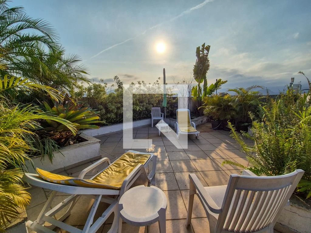 Furnished apartment with 5 en-suite bedrooms and terrace — photo 59