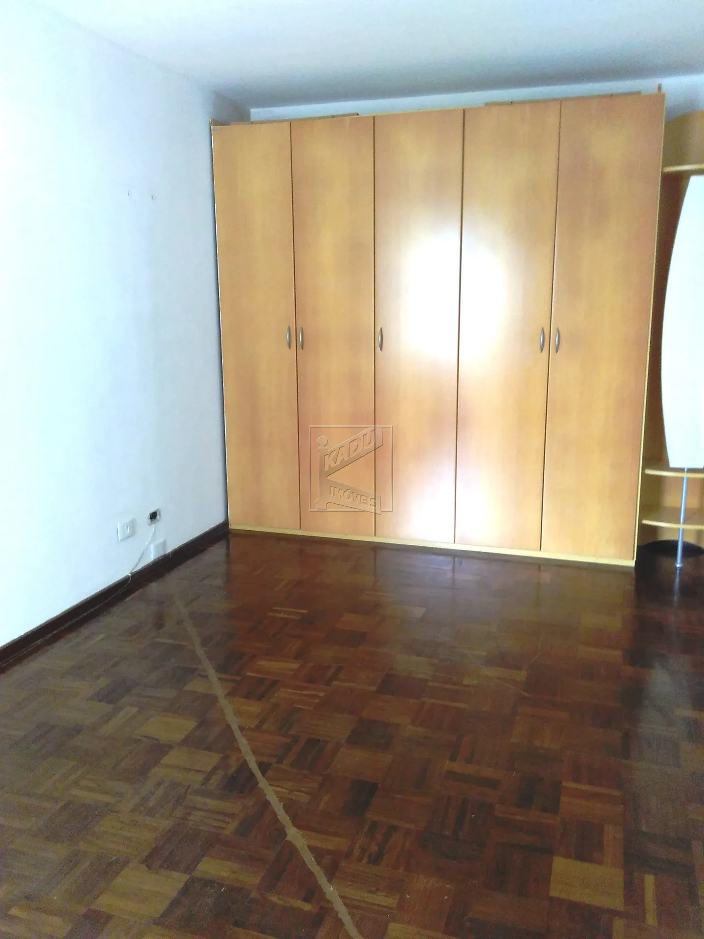 3-bedroom apartment with wood or laminate floors in Curitiba — photo 22