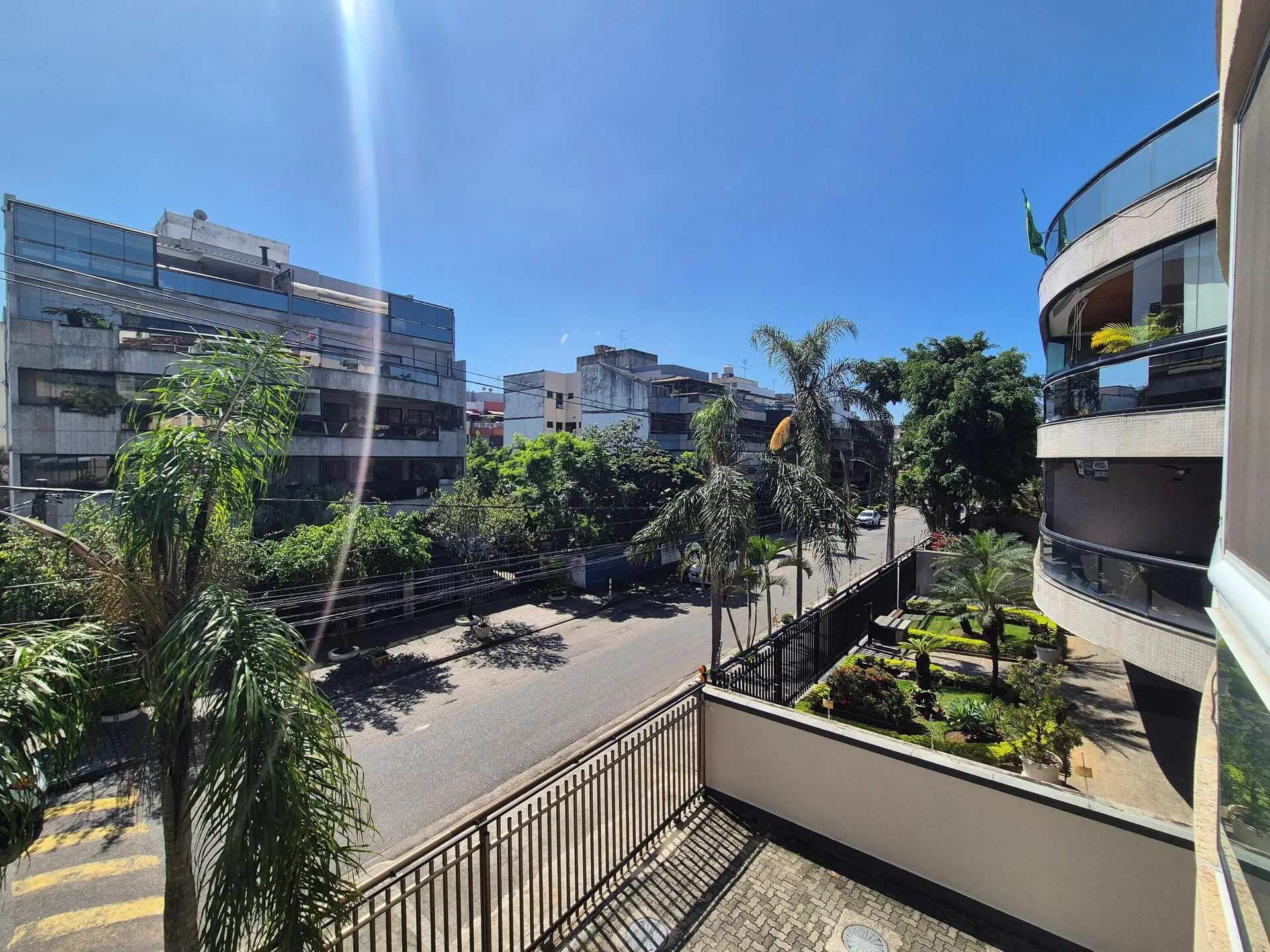 Apartamento com 2 quartos, suíte e varanda com animais — photo 31