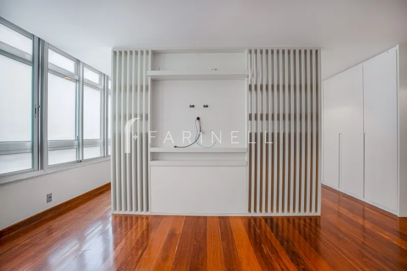 Floor-to-ceiling windows in a 3-bedroom apartment, 465 m² — photo 26