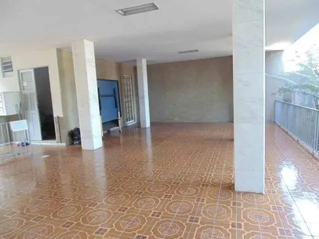 Apartment with a closed-off kitchen and 3 bedrooms — photo 16
