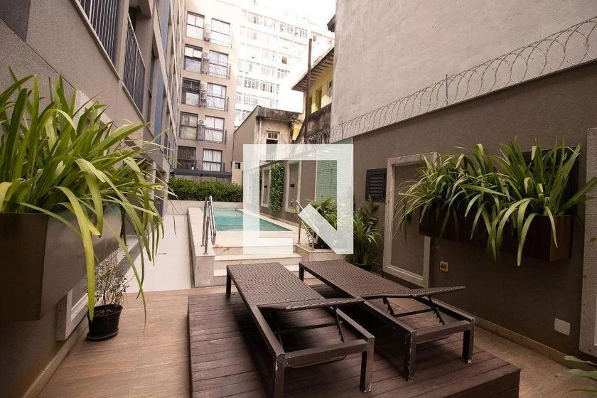 One-bedroom apartment in a building with a gym — photo 33