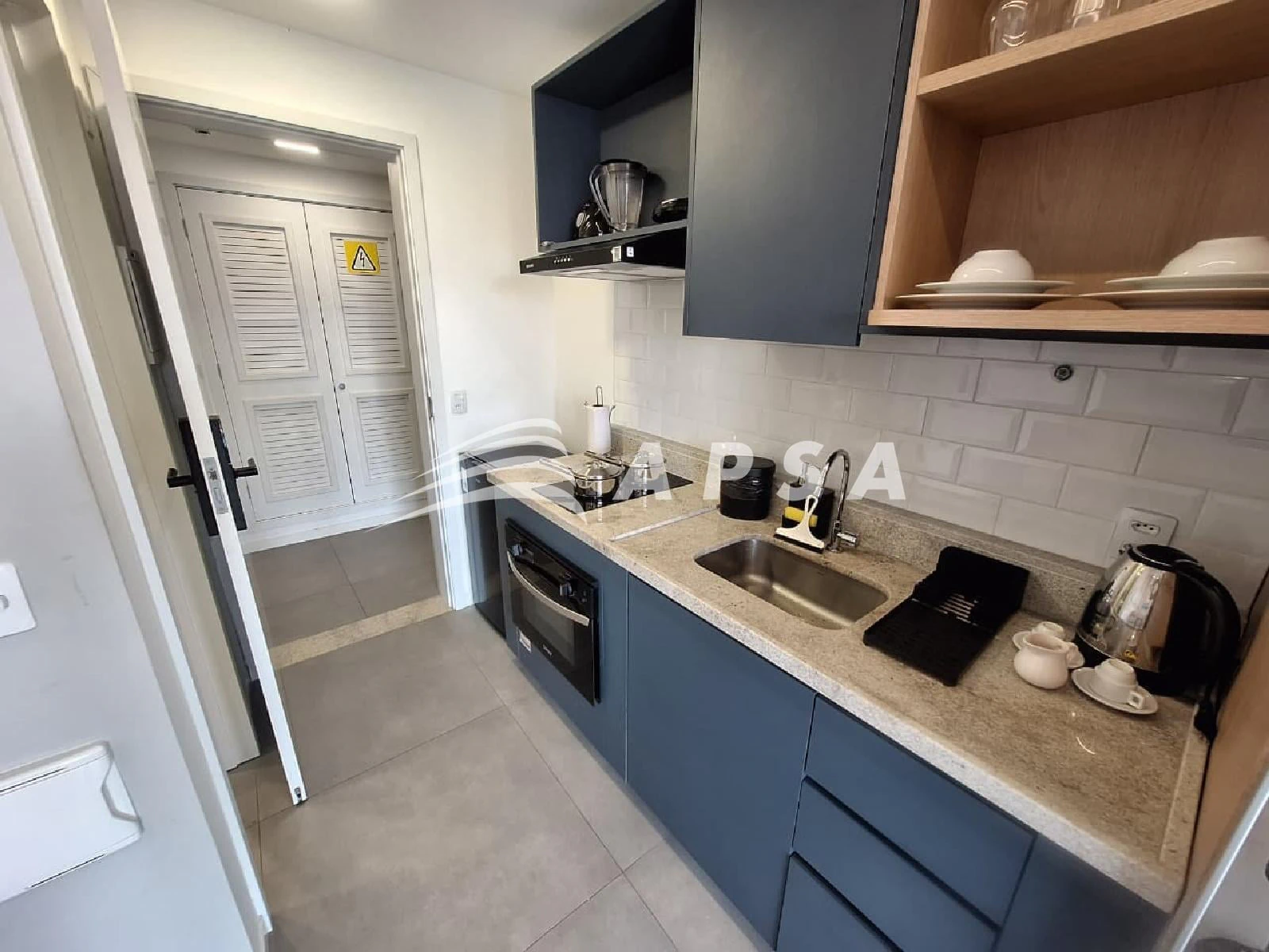 One-bedroom apartment in a building with a coworking space — photo 4