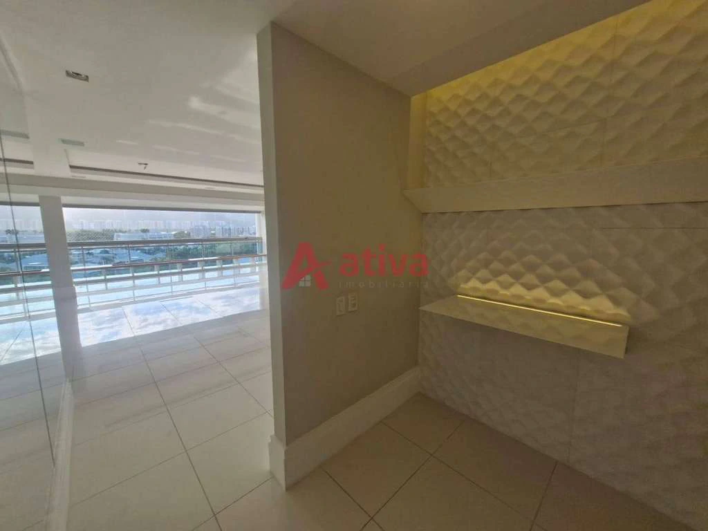 260 m² apartment with 4 en-suite bedrooms and laundry area — photo 22