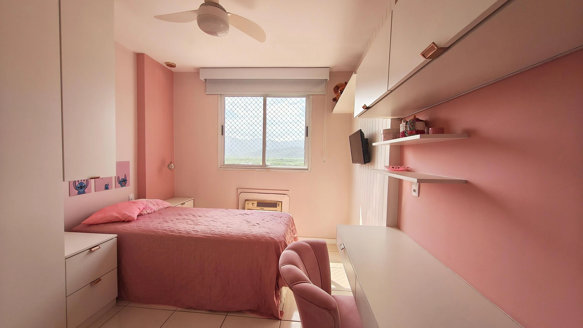 3-bedroom apartment with a mountain view in Rio de Janeiro — photo 17