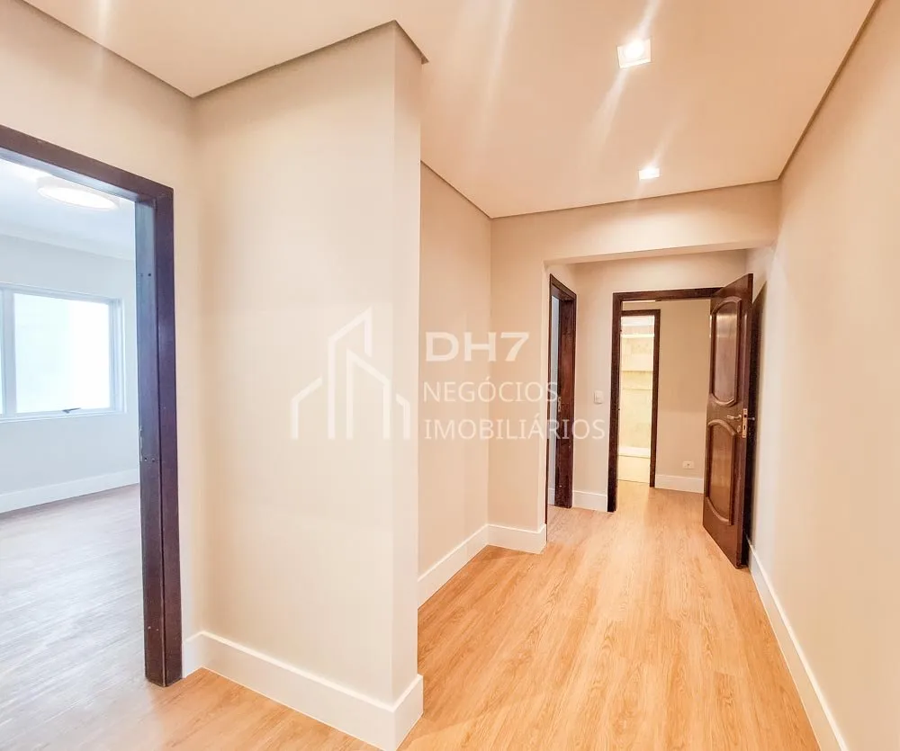 4-bedroom apartment, 2 with their own bathrooms, 199 m² — photo 15