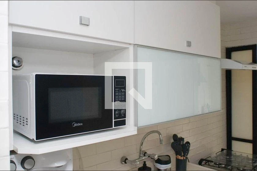 Furnished apartment, 105 m², with floor-to-ceiling windows — photo 9