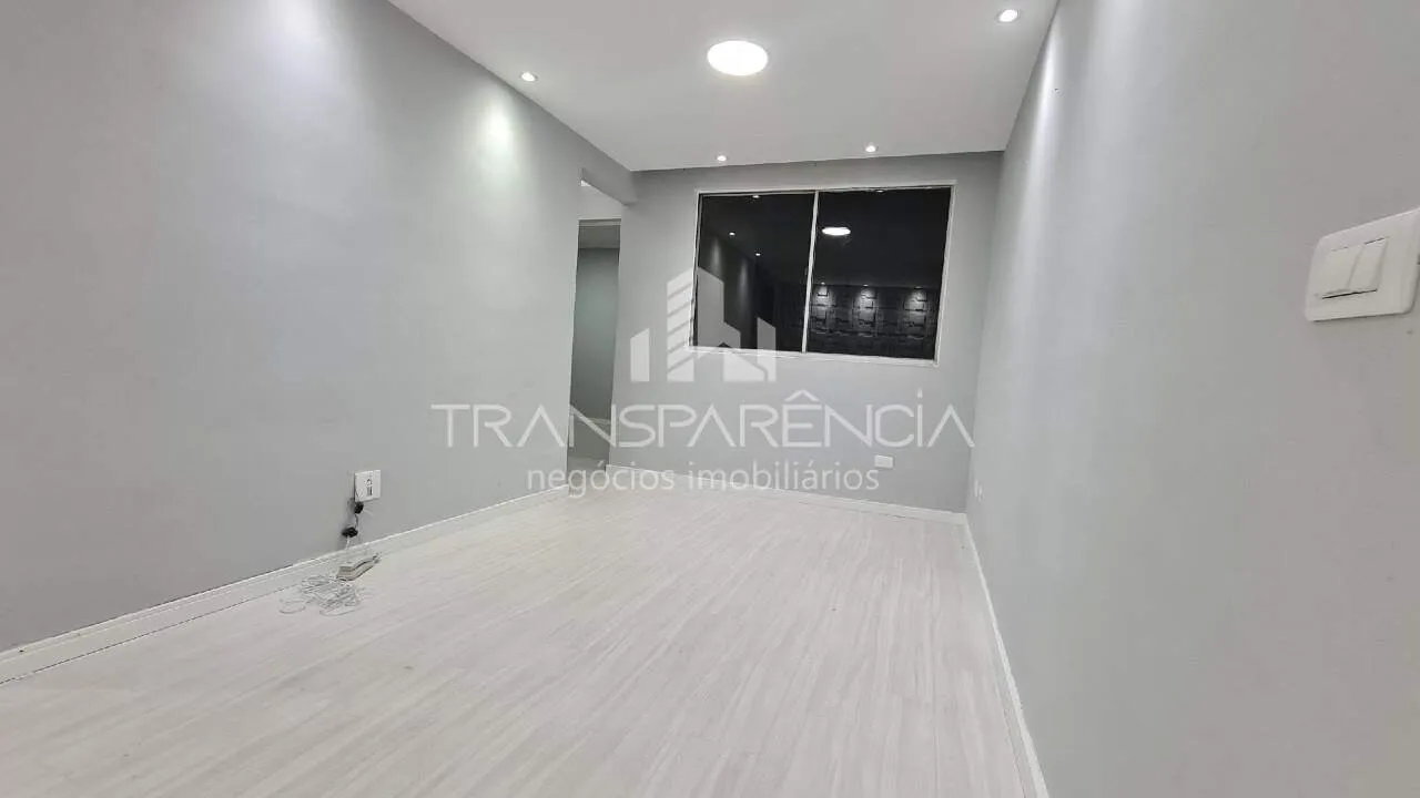Wood or laminate floors in a 2-bedroom apartment, 45 m² — photo 6
