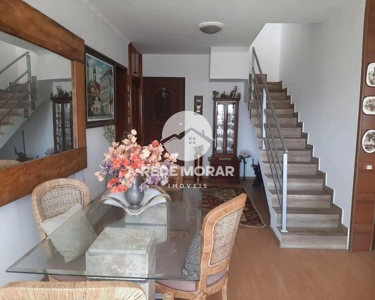 4-bedroom apartment with a glass-enclosed balcony — photo 4
