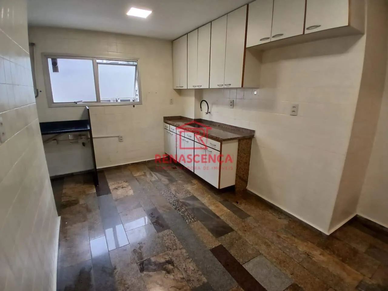 Unfurnished apartment with 2 bedrooms and a balcony — photo 20