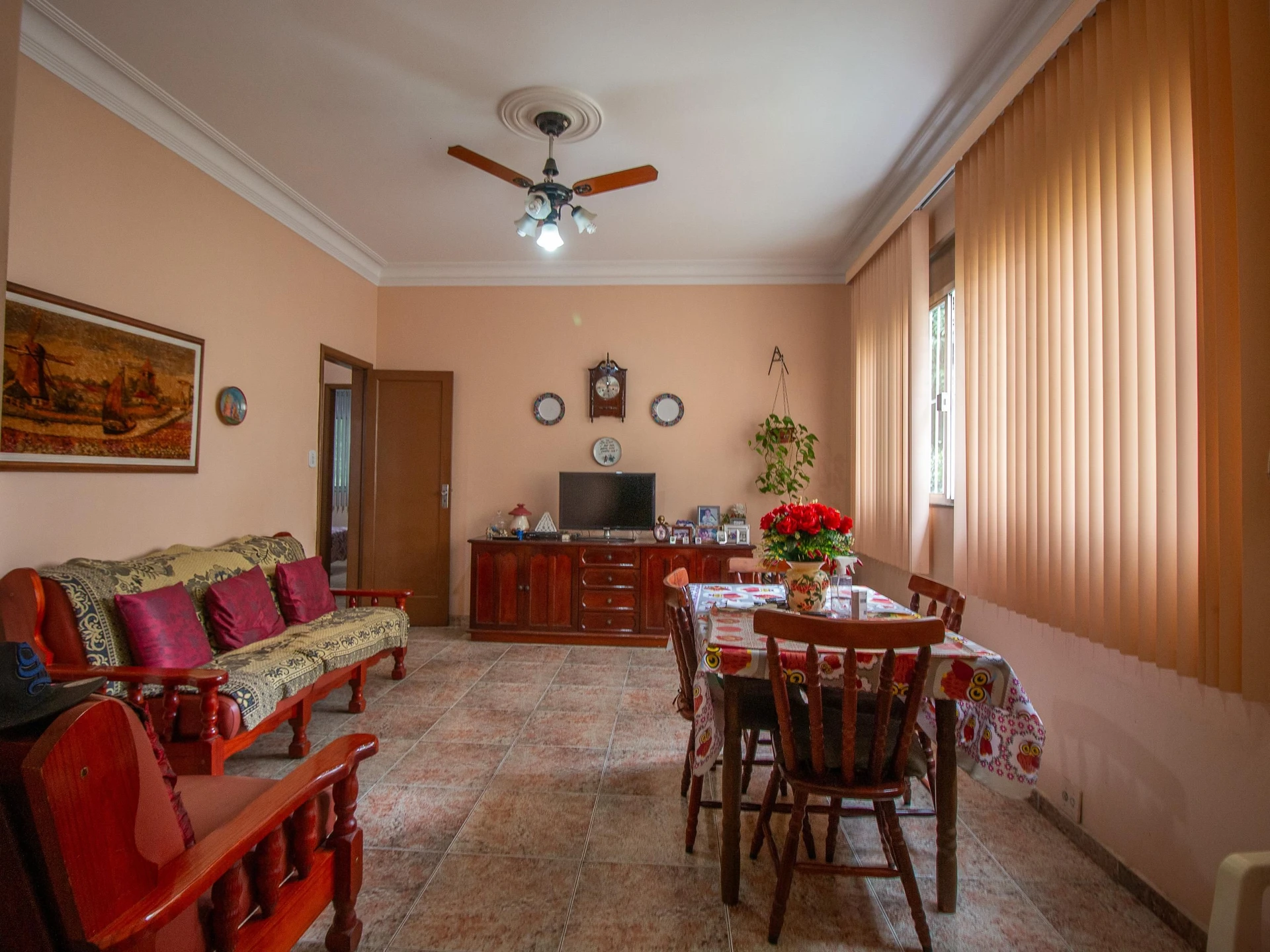 Unfurnished apartment with 3 bedrooms and 2 bathrooms