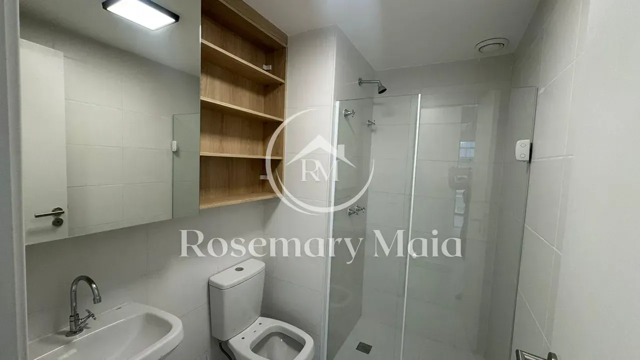 2-bedroom apartment with open-plan kitchen and balcony — photo 4