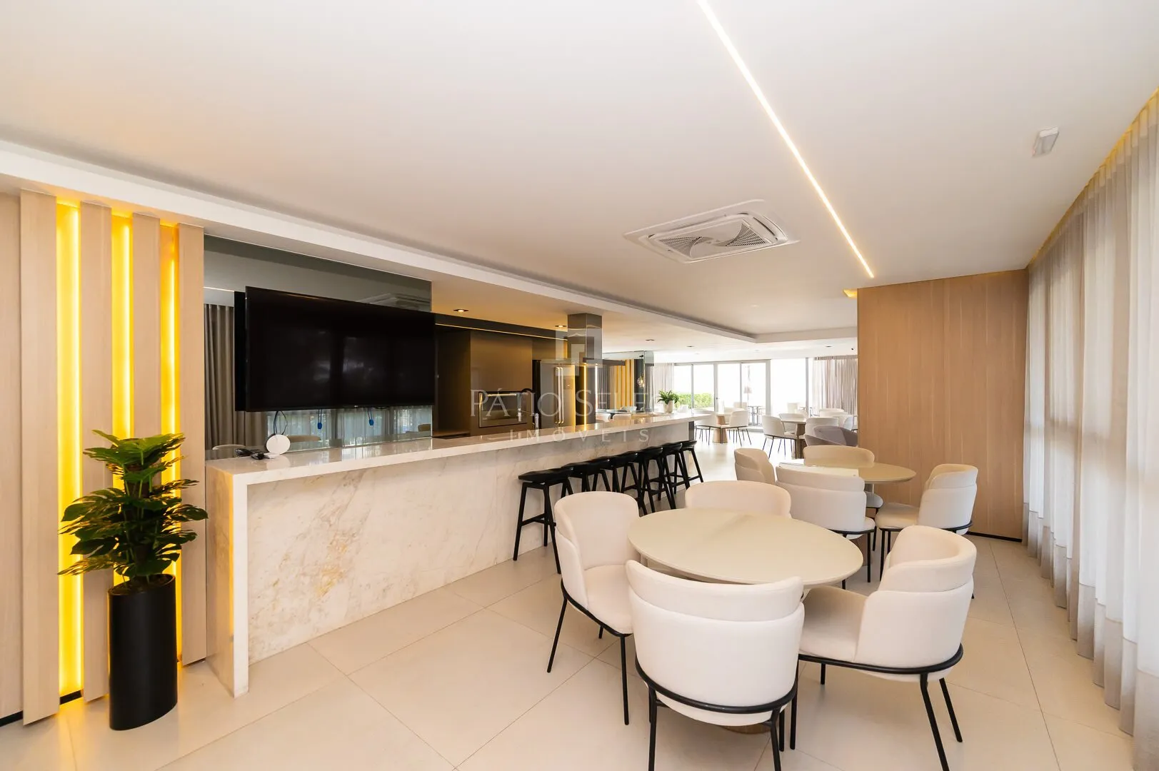 220 m² apartment with 3 en-suite bedrooms and 2 parking — photo 51