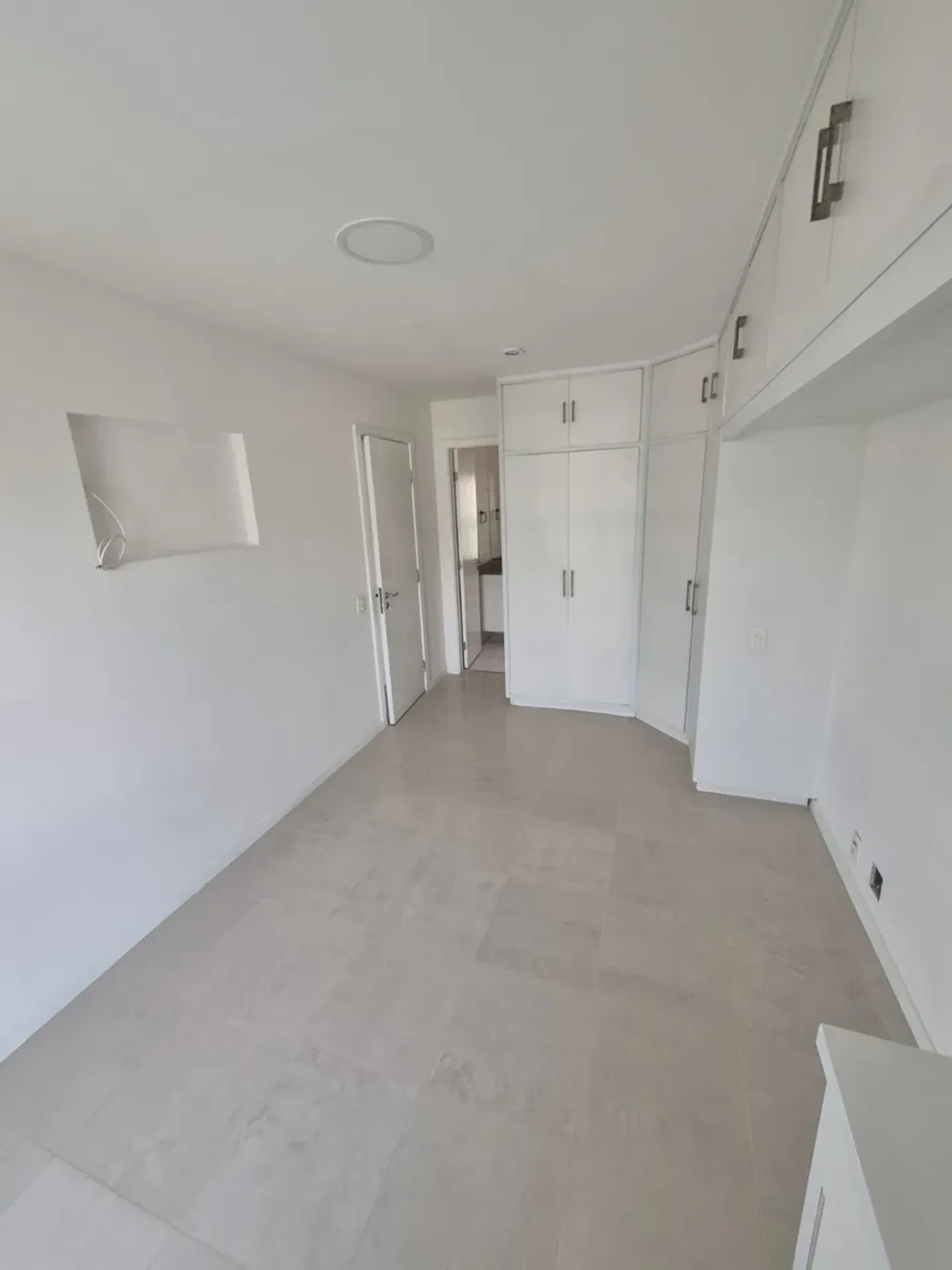 3-bedroom apartment with a walk-in closet — photo 10
