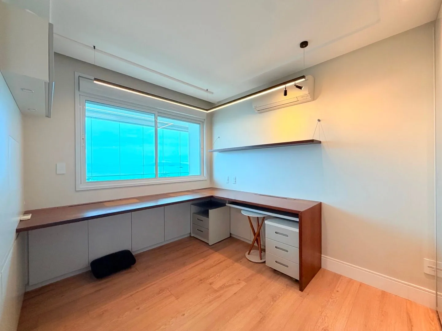 140 m² apartment with 3 bedrooms and a closed balcony — photo 17
