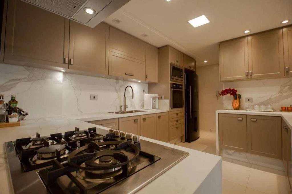 Home office in a 4-bedroom apartment, 181 m² — photo 12