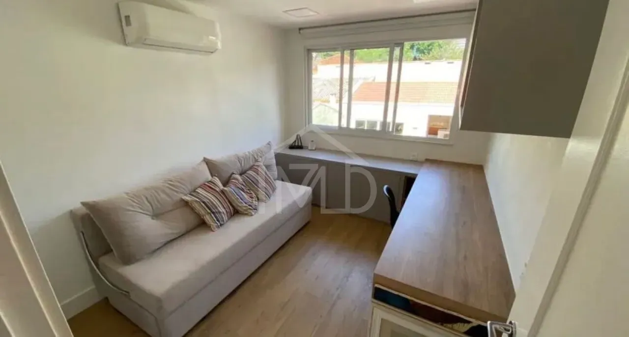 Мебльований будинок 500 м² з 4 спальнями-сюїтами — photo 32
