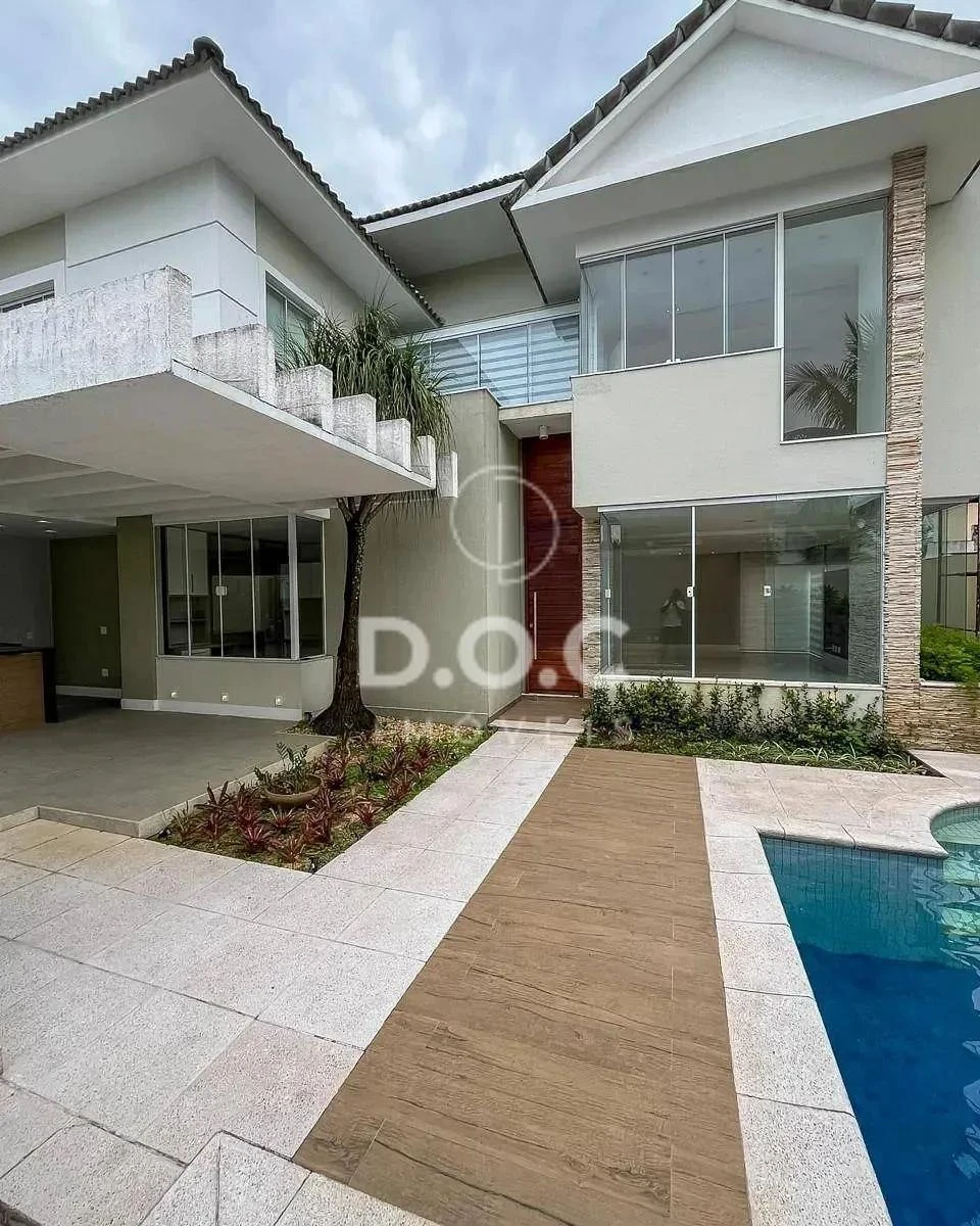 Floor-to-ceiling windows in a 5-bedroom house, 300 m² — photo 12