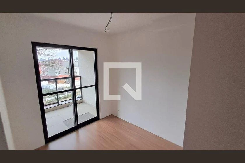 2-bedroom apartment with wood or laminate floors — photo 10