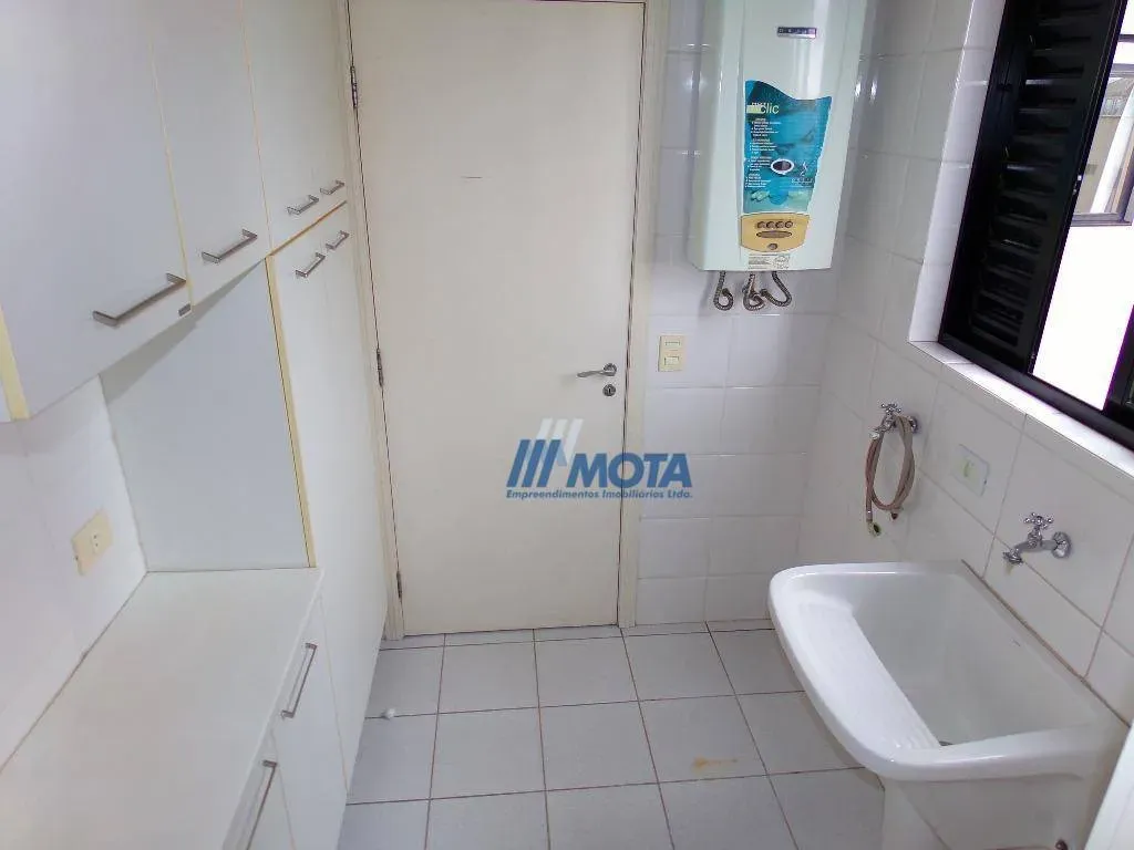 3-bedroom apartment with a bathtub — photo 40