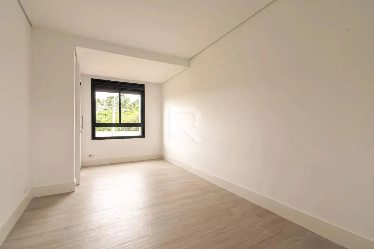 Two-level house with 3 en-suite bedrooms and 2 spots — photo 10
