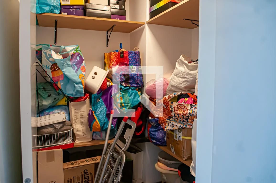 Walk-in closet in a 3-bedroom apartment, 130 m² — photo 47
