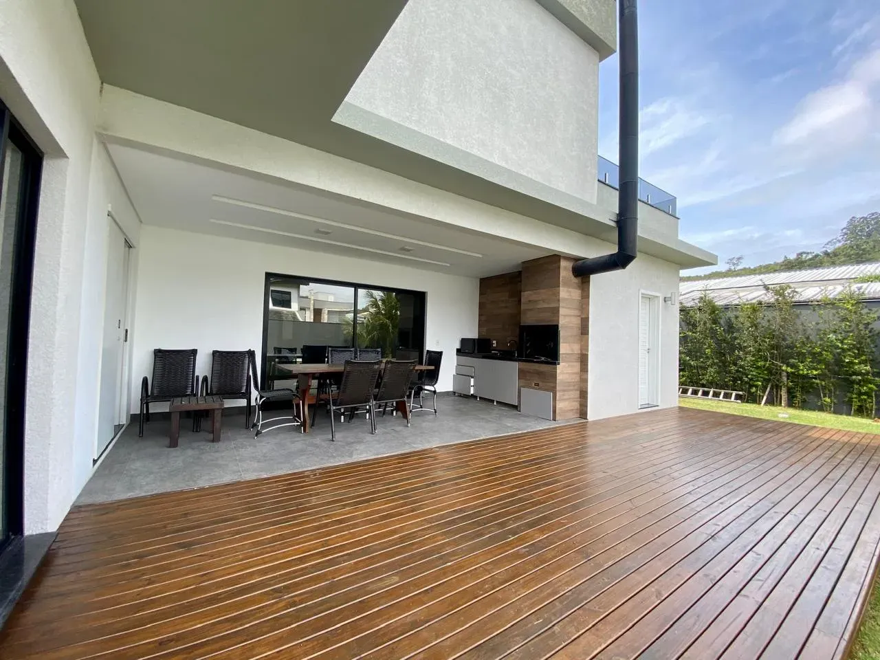 240 m² house with a garden and a bathtub — photo 5