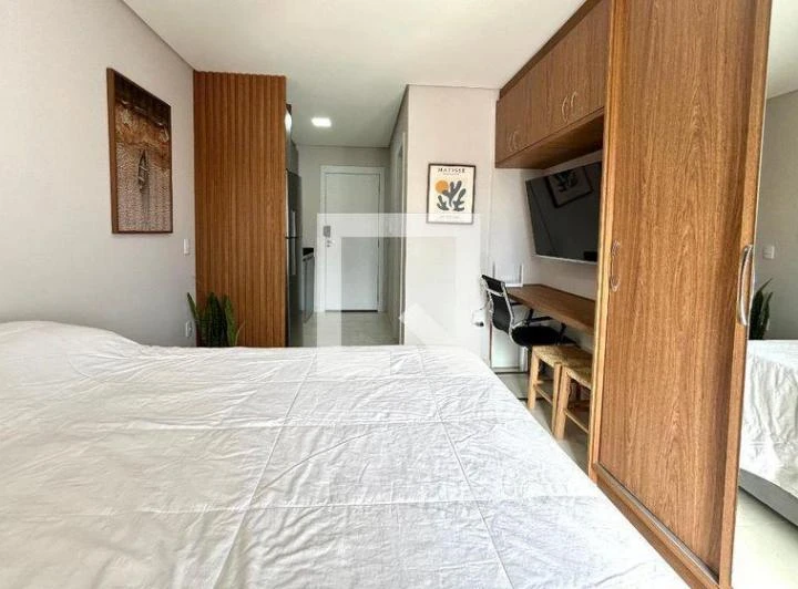 Estudio amueblado de 29 m² con balcón