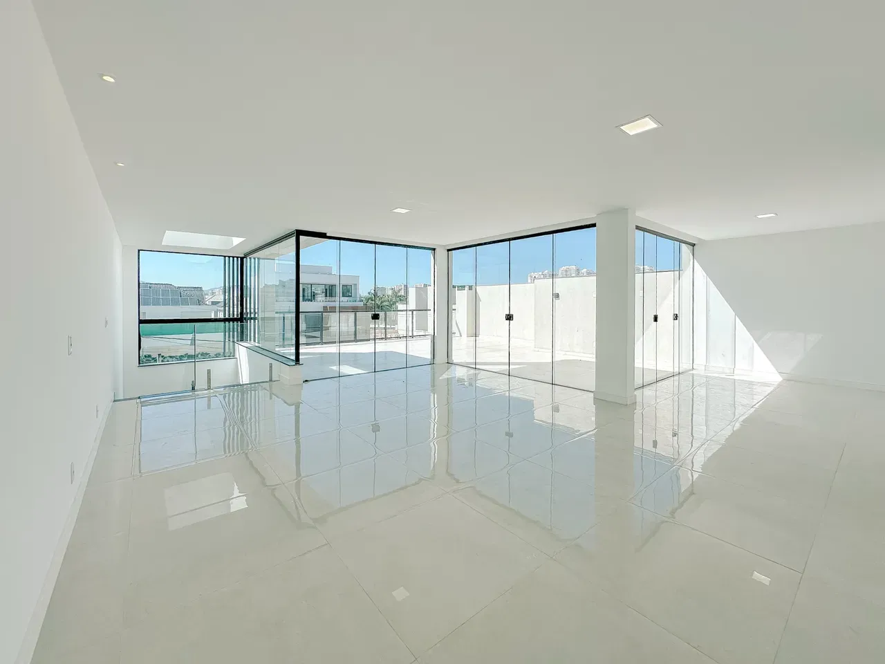 4-suite house with 6 bathrooms, 370 m² and 3 parking — photo 7