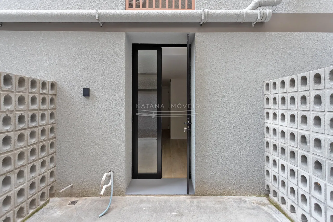 Apartamento de 1 quarto com cozinha compacta e box de vidro — photo 3