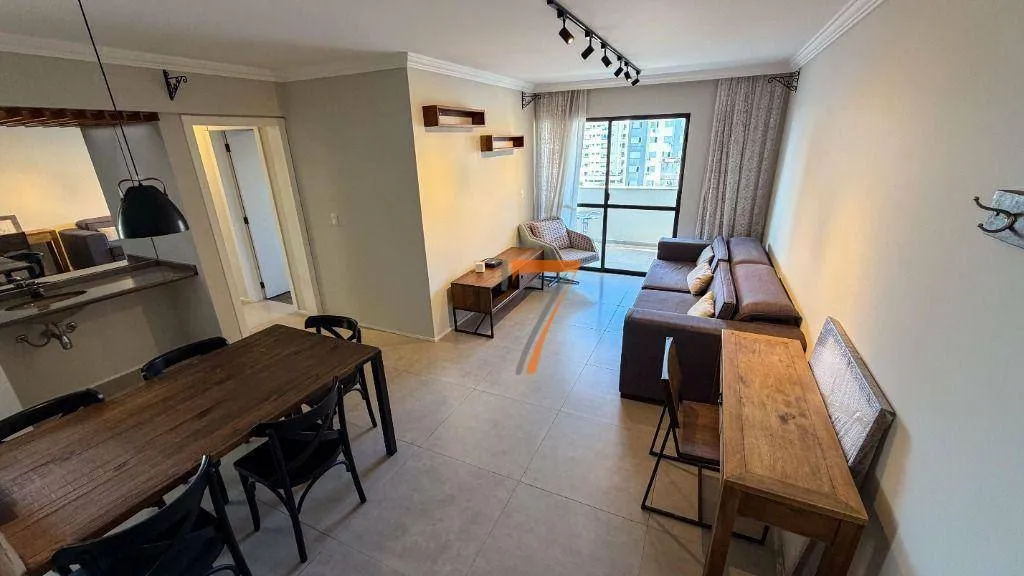 Apartamento com 3 dormitórios e cozinha a gás, 135 m²