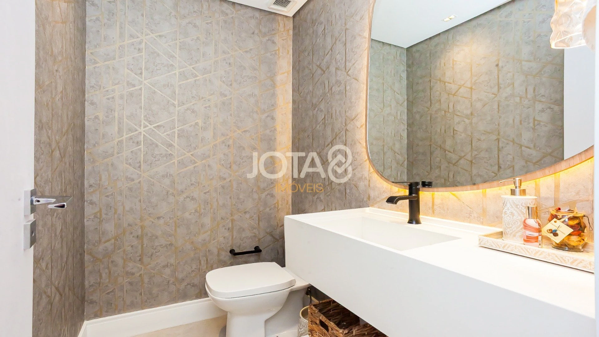199 m² apartment with 2 bedrooms and a suite, 2 parking — photo 2