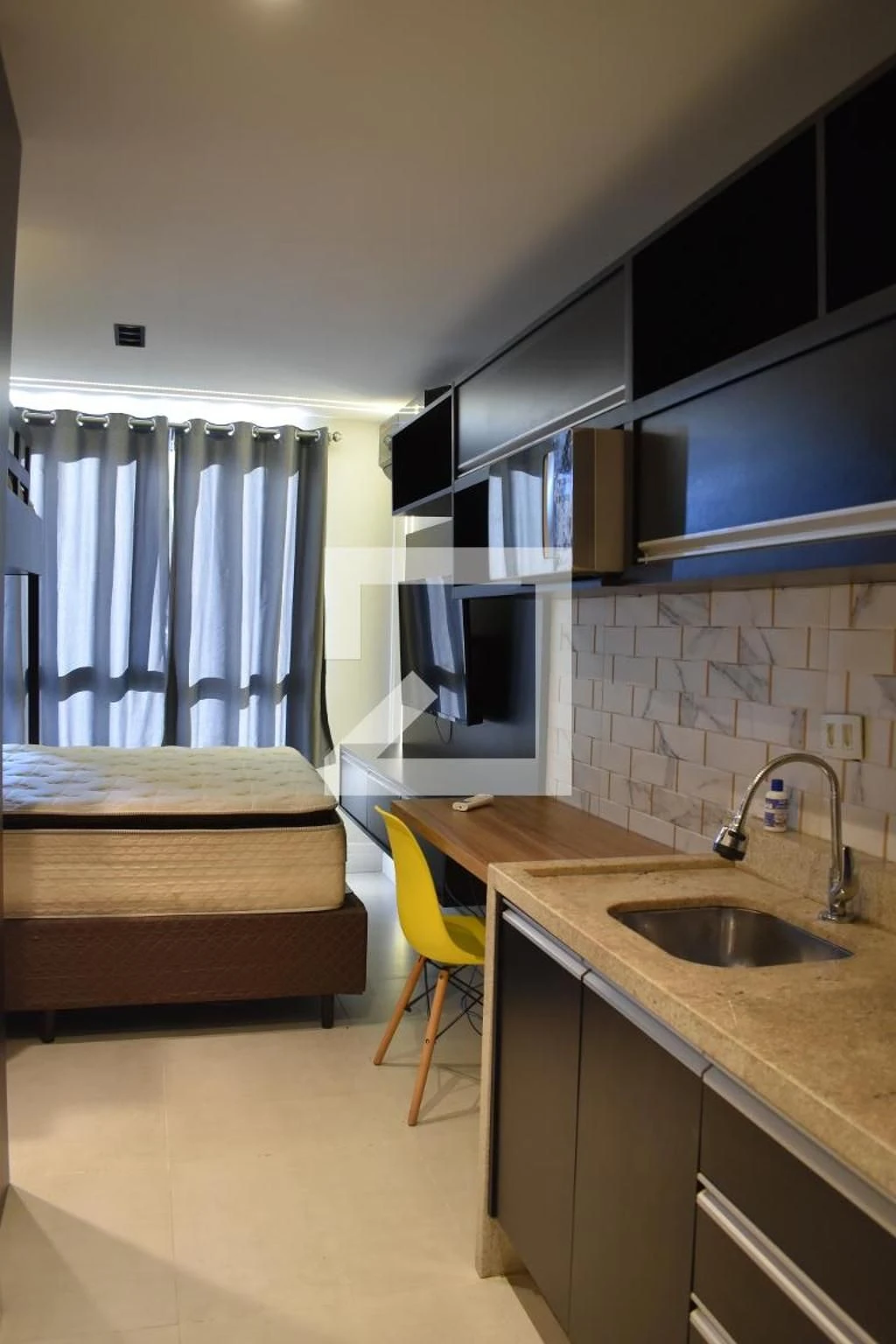 17 m² studio with a washing machine and a home office — photo 16