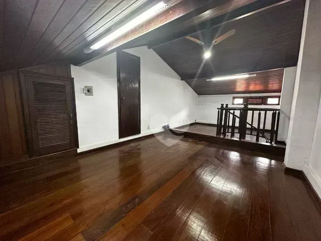 House with 3 bedrooms and 600 m², 4 parking spots — photo 52